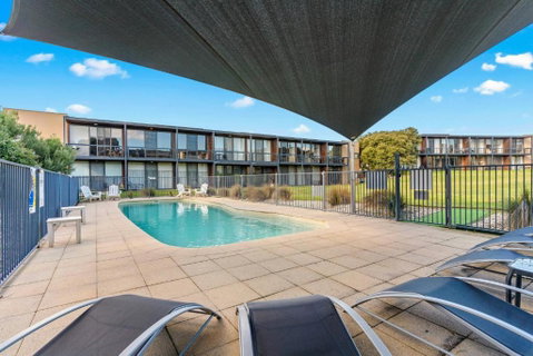 Moonah Links Apartments - Fairway Views, Golf, Hot Springs - Geraldton Accommodation 2