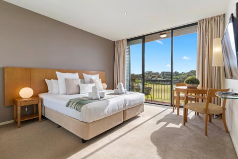 Moonah Links Apartments - Fairway Views, Golf, Hot Springs - Geraldton Accommodation 3