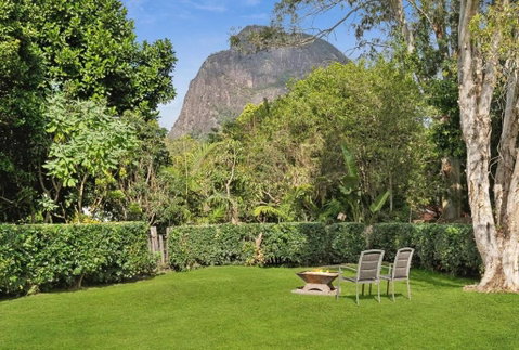 Mountain Views, Spa Bath, Pet Friendly, Near Zoo! - Geraldton Accommodation 0