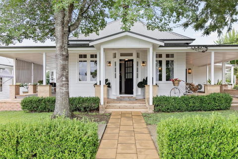 Narraweema Guesthouse - Historic Luxury BnB Retreat - Geraldton Accommodation 1