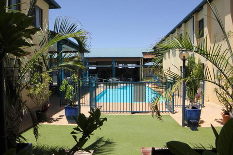 Ningaloo Club Backpackers - Geraldton Accommodation 3