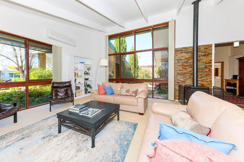 Nixon House - Geraldton Accommodation 3