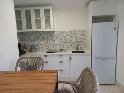 Noosa Buoys - Geraldton Accommodation 2