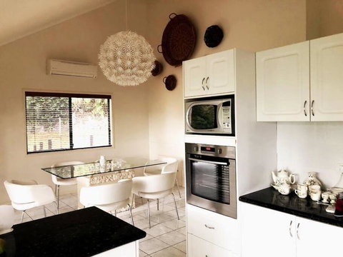 Noosa Hinterland Acreage Close To The Beach - Geraldton Accommodation 3