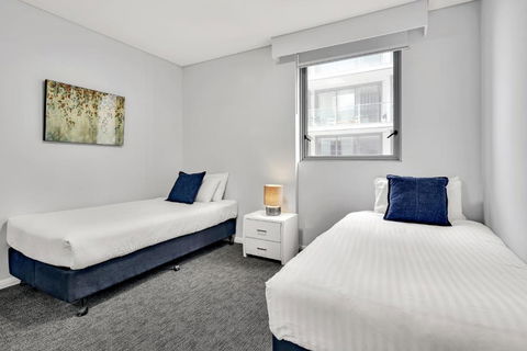 North Sydney Large Two Bedroom MIL2252402 - Geraldton Accommodation 3