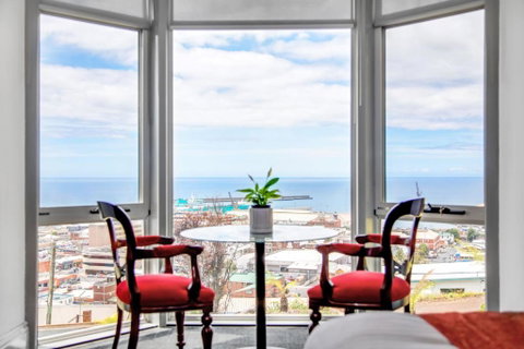 Oakleigh House - Geraldton Accommodation 0
