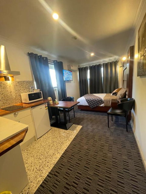 Oakleigh House - Geraldton Accommodation 3