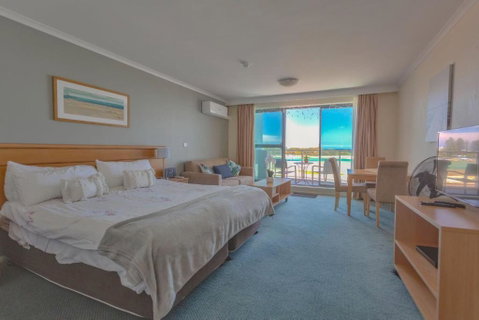 Oaks Waterfront Studio - Geraldton Accommodation 1