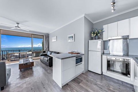 OCEAN VIEWS 16 Pool & Spa Wi-FI - Geraldton Accommodation 2
