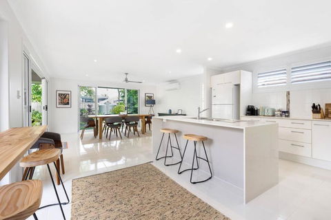 OCEAN55- Mooloolaba Family Holiday Home - Geraldton Accommodation 0