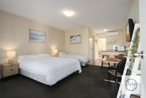 Oceanfront Oasis - Geraldton Accommodation 0