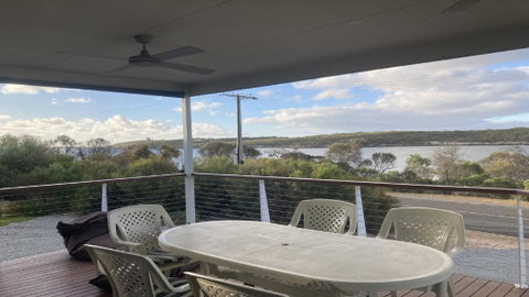 Off The Net - New Listing - Esplanade Property With Views Of The Channel - Geraldton Accommodation 1