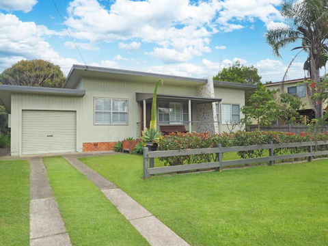 ONDINE, 4 Belmore Street - Geraldton Accommodation 0