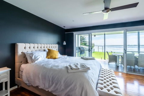 On The Corso - Sun-soaked Serenity With Lake Access - Geraldton Accommodation 1