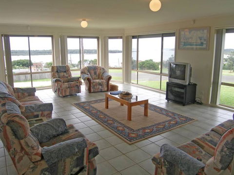 ORSO1O - Water View House - Geraldton Accommodation 1