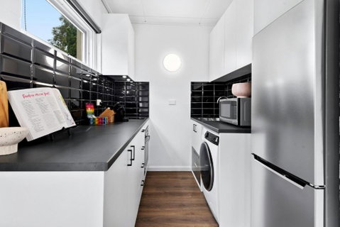 Peaceful 1-Bed Apartment Near The City Centre - Geraldton Accommodation 3