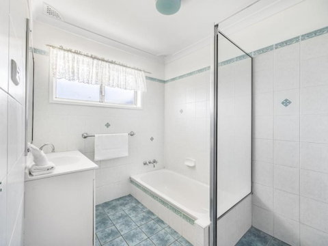 Peaceful 3BR Comfy Unit Sunnybank Near Everything - Geraldton Accommodation 3