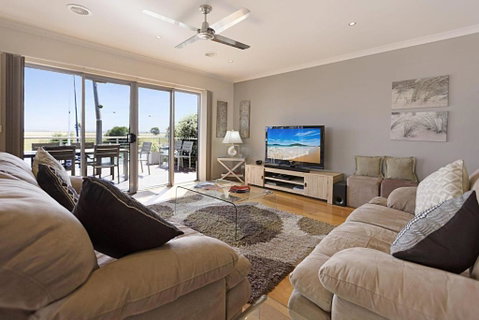 Pelican Landing - Geraldton Accommodation 0
