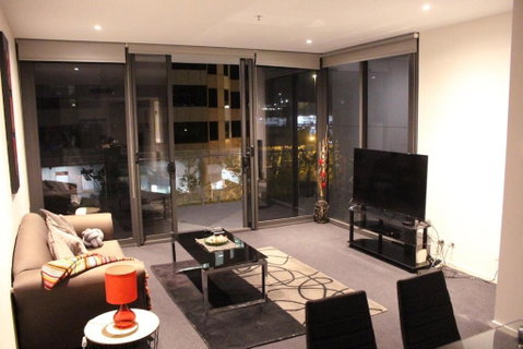 Perfectly Located Modern Apartment - Canberra CBD - Geraldton Accommodation 1