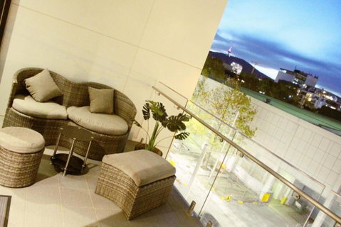 Perfectly Located Modern Apartment - Canberra CBD - Geraldton Accommodation 3