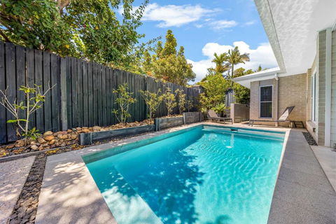 Pet Friendly Holiday Home With Pool On Alex - Geraldton Accommodation 1