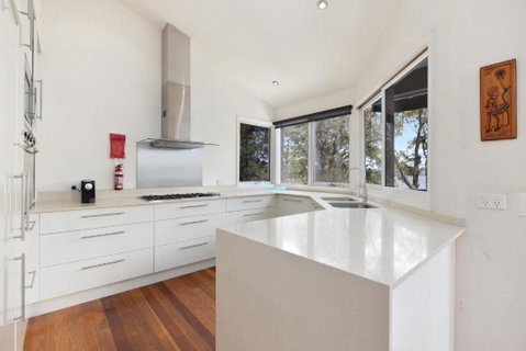 Pittwater Vistas - 5 Minutes To Palm Beach - Geraldton Accommodation 3