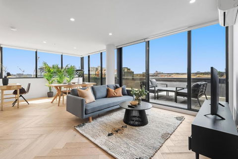 Polished 2-Bed Apartment With Gorgeous City Views - Geraldton Accommodation 0
