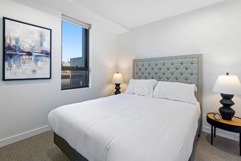 Polished 2-Bed Apartment With Gorgeous City Views - Geraldton Accommodation 1