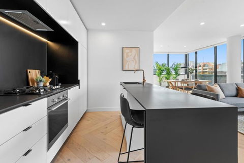 Polished 2-Bed Apartment With Gorgeous City Views - Geraldton Accommodation 2