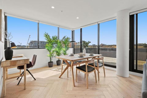 Polished 2-Bed Apartment With Gorgeous City Views - Geraldton Accommodation 3