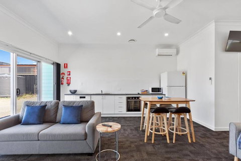 Port Lincoln Shark Apartment 4 - Geraldton Accommodation 1