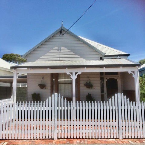 Railway Cottage - Geraldton Accommodation 3