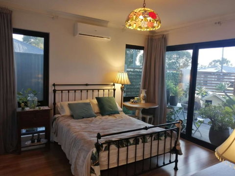 Private & Cosy! Master Bedroom In Perth With Garden View - Geraldton Accommodation 0