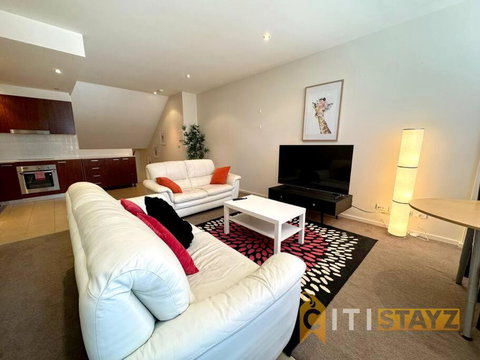 Pretty Penthouse - Close To ANU - Geraldton Accommodation 0