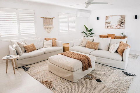Prime Location With Pool - Walk To Coolum Beach - Geraldton Accommodation 1