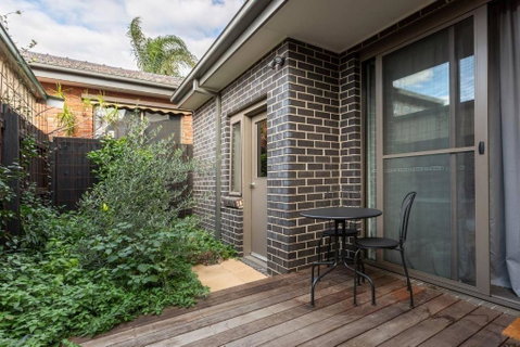 Primrose - Chic Mid-Century Style In Brunswick - Geraldton Accommodation 1