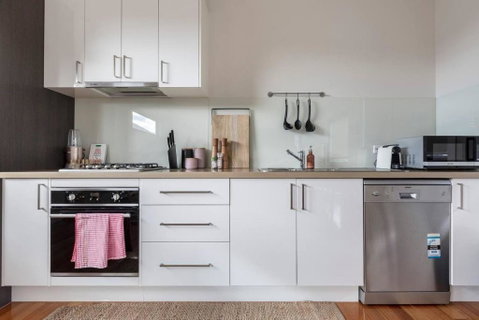 Primrose - Chic Mid-Century Style In Brunswick - Geraldton Accommodation 2