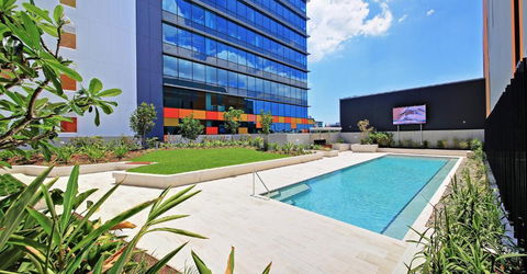 Private Bedroom & Bathroom In Shared Inner Brisbane Apartment - Geraldton Accommodation 1