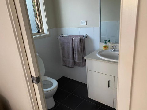 Private Room With Ensuite And Parking Close To Wollongong CBD - Geraldton Accommodation 3