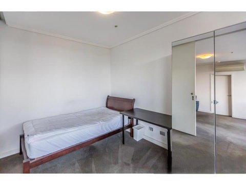 Private Room With Shared Washroom Only In 3bhk Apartment - Geraldton Accommodation 1