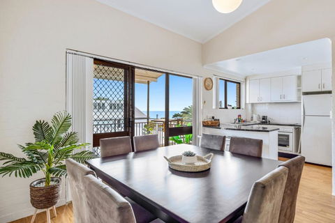 Quaint 2-Bed Beach Abode With Ocean Views - Geraldton Accommodation 0