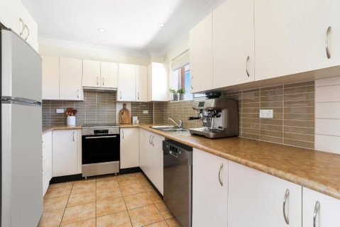 Randwick L 3 Bedroom Apartment + Parking - Geraldton Accommodation 3