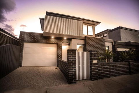 Raven West House I Corporate Or Holiday - Geraldton Accommodation 0