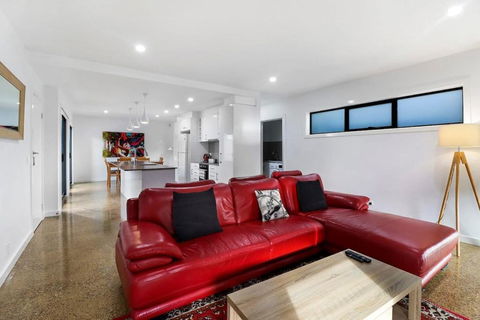 Raven West House I Corporate Or Holiday - Geraldton Accommodation 2