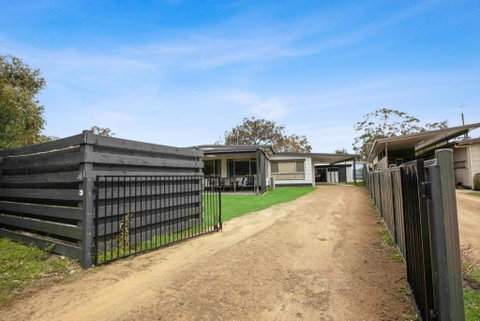 Raymond Island Retreat - Geraldton Accommodation 2