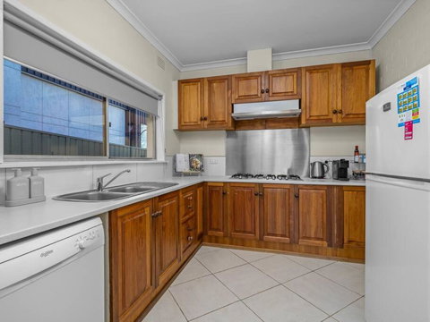 Read Place Retreat - Geraldton Accommodation 2
