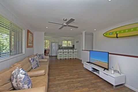 Red Door Beach House - Geraldton Accommodation 3