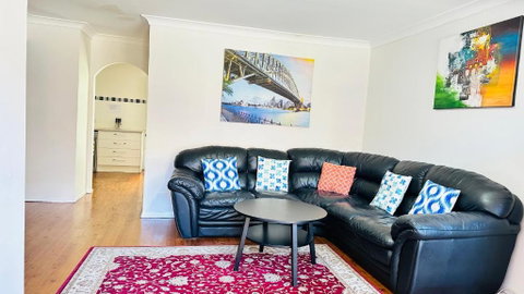 Quiet Family Townhouse In Wollongong CBD - Geraldton Accommodation 0