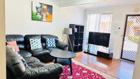 Quiet Family Townhouse In Wollongong CBD - Geraldton Accommodation 1