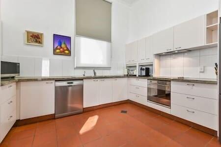 Aston On Church - Luxury Accommodation - Geraldton Accommodation 3